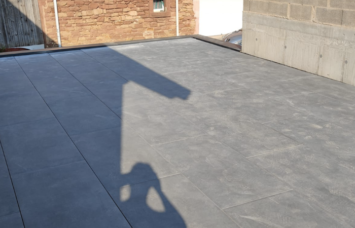 Terrasse en grès cérame sur structure aluminium - Laubach